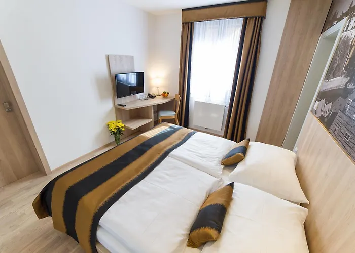 Garni Hotel Castle Bridge